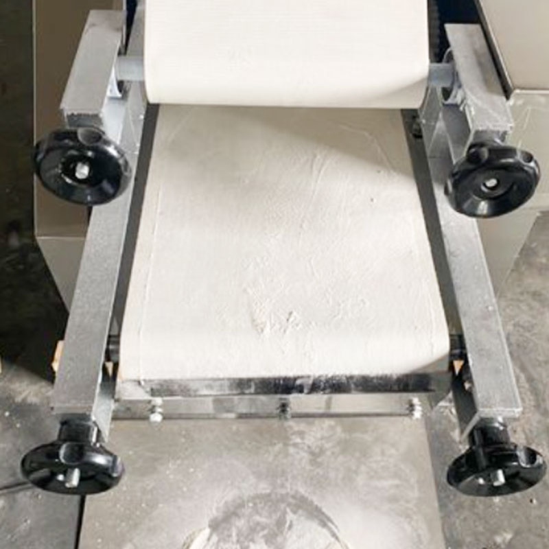 自動大型餃子皮成形機、春巻き皮、パパド包装機、ロティ製造機の - Spring Roll Wrapper のレビューと価格